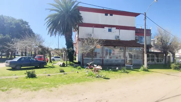 Local Comercial en Av 2 3900