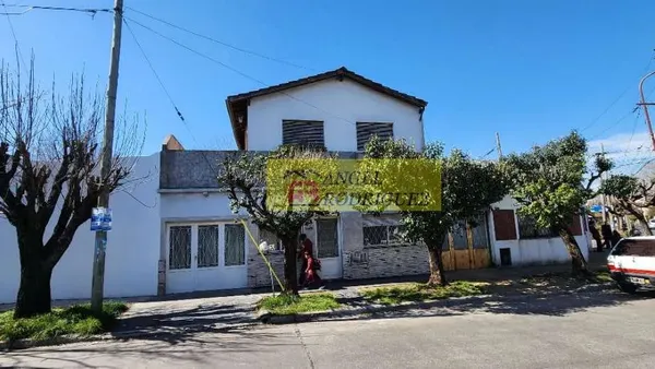 Casa en pirova 2400