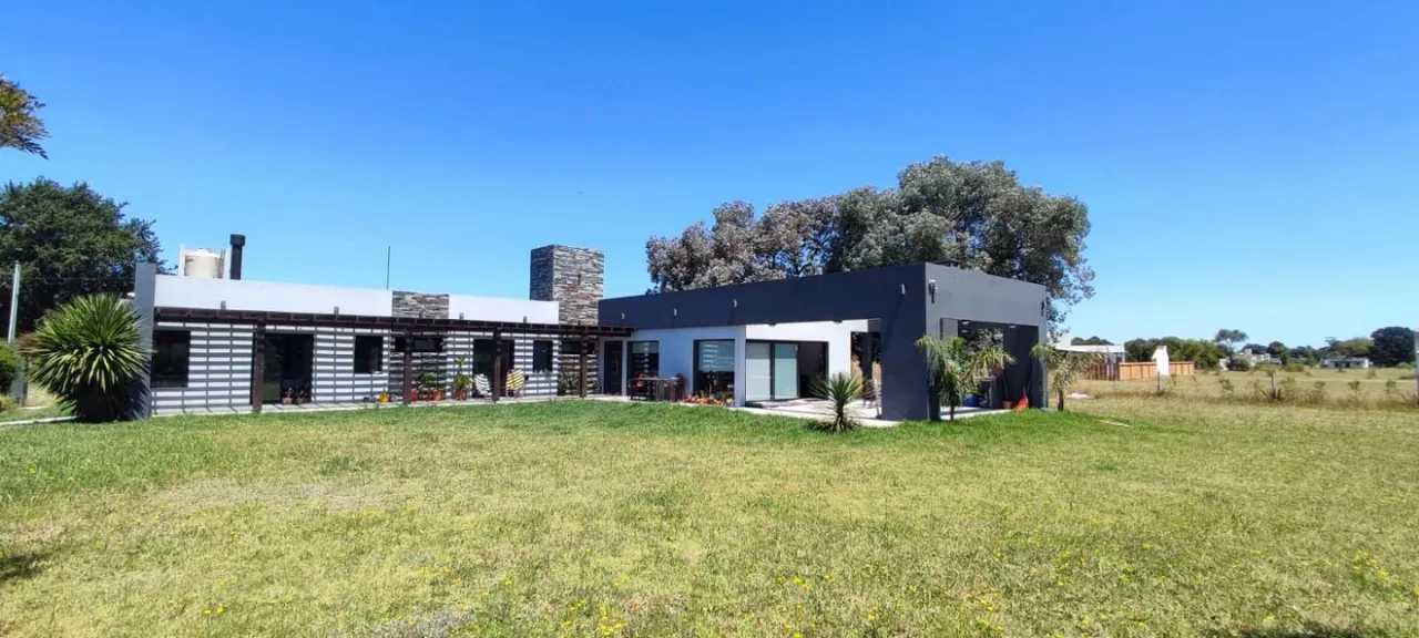 Casa en av del retiro 1000