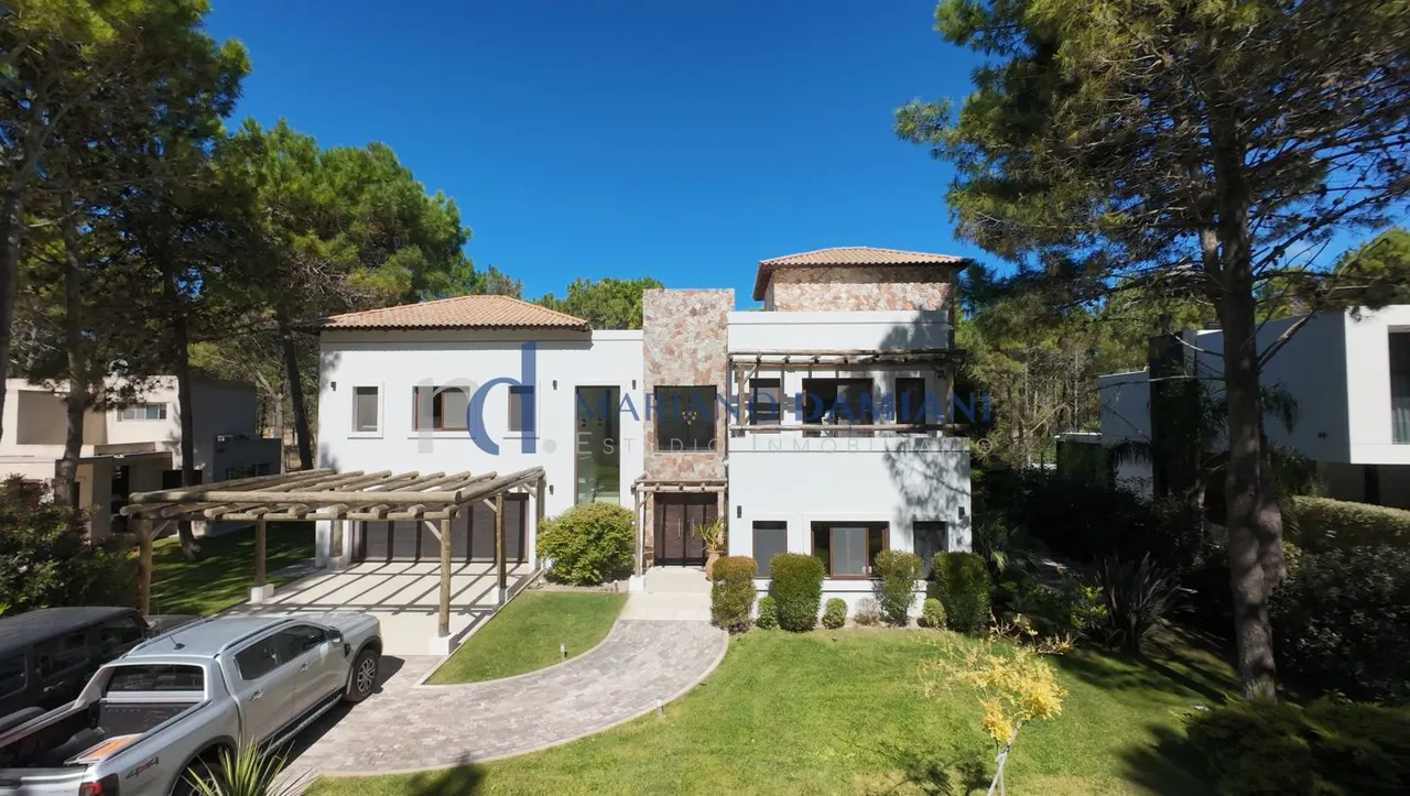 Casa en Del Lazo 100