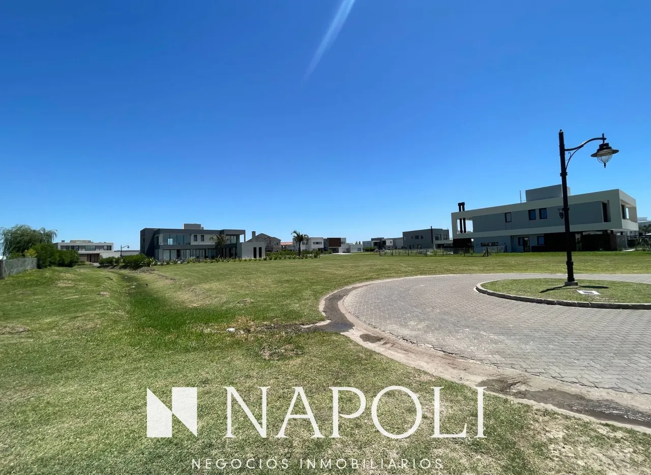 Lote en Avenida Mariano 10000