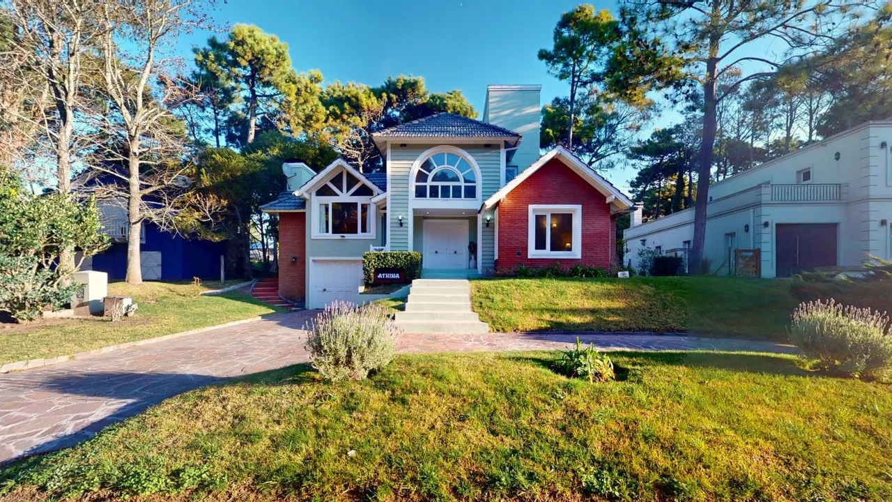 Casa en Av. Del Olimpo 300