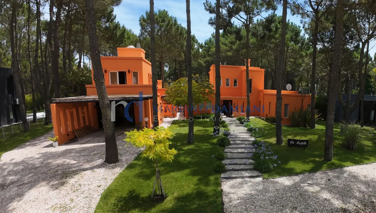 Casa en Del Rodeo 200