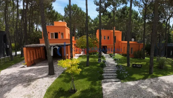 Casa en Del Rodeo 200