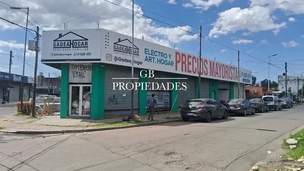 Local Comercial en Avenida Eva Duar