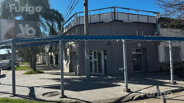 Local Comercial en San Martin y Riv