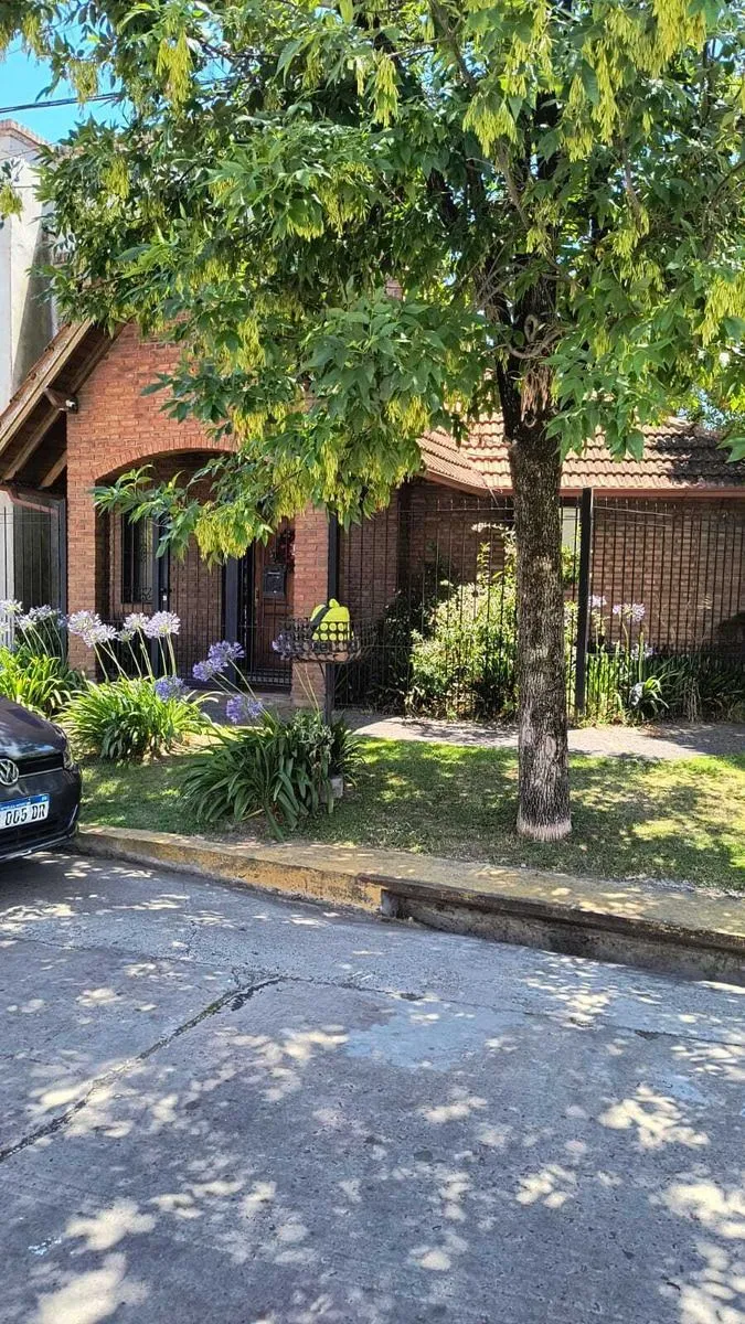 Casa en ALBERTI 100