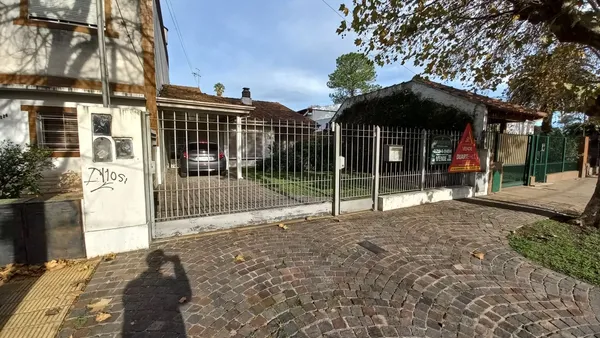 Casa en Hipolito Bouchar 2200