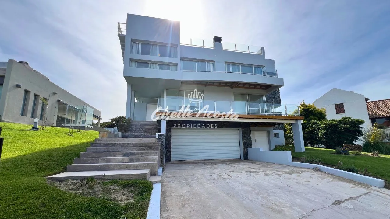 Casa en Buen Orden 4200