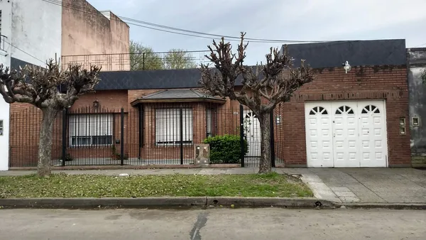 Casa en CARLOS GARDEL 2400