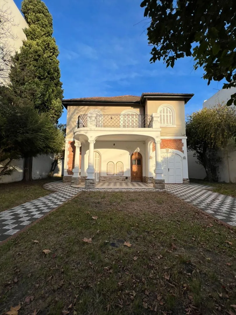 Casa en CRISOLOGO LARRAL 5600