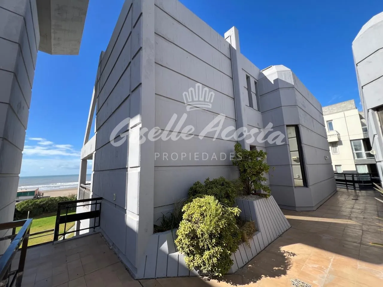 Departamento en Libertador EDIF. 1700