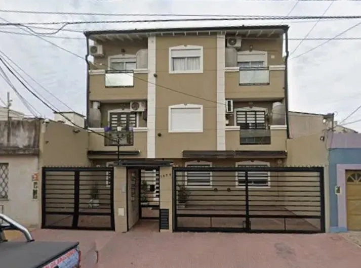 Departamento en miro 1400