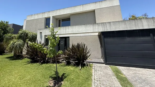 Casa en Flaubert 1300