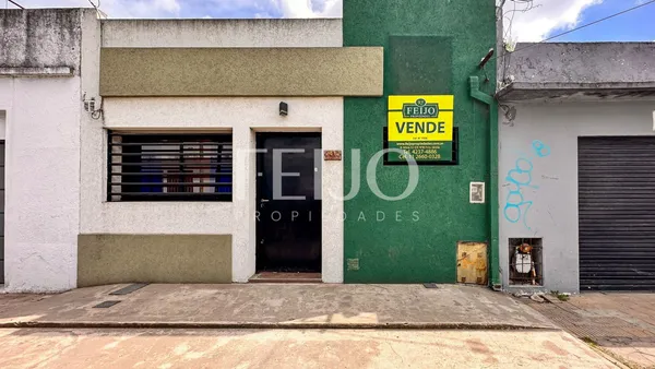 Casa en Republica de Uru 2400
