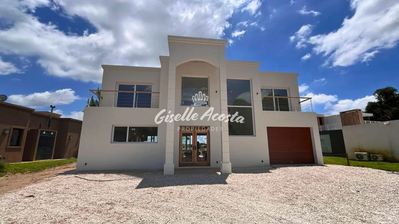 Casa en ECUESTRE 300