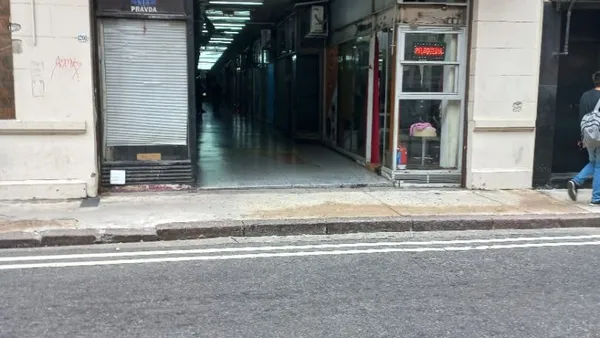 Local Comercial en PERON, JUAN D. P 1200