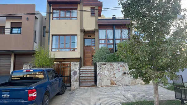 Casa en 25 entre 36 y 38