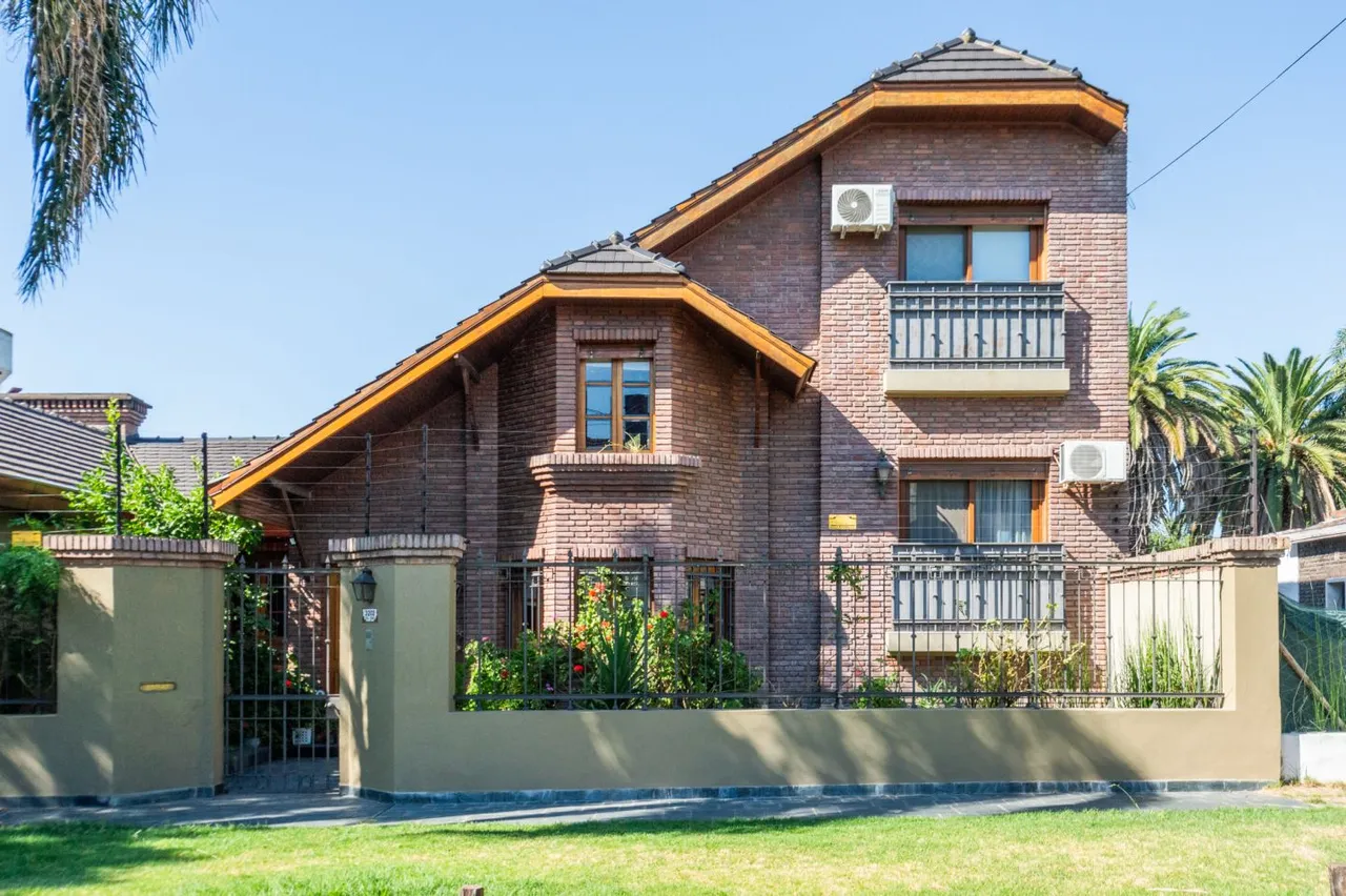 Casa en Crisologo Larral 3200