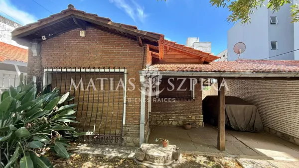 Casa en Ayacucho 300