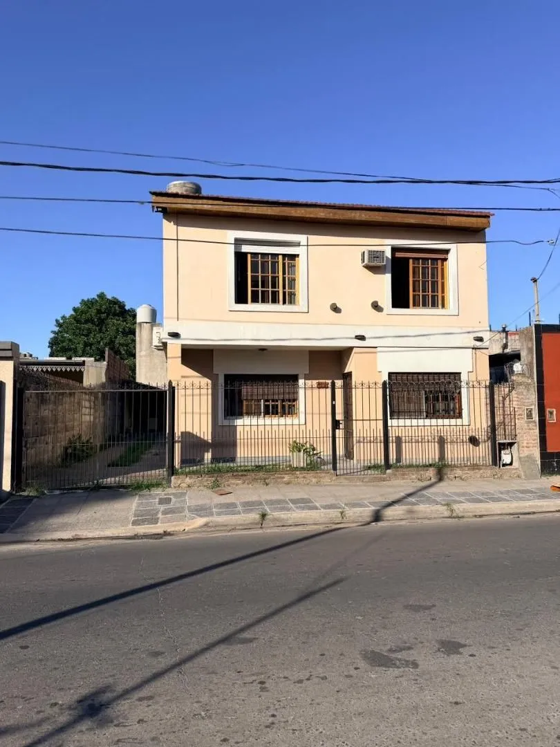 Casa en Int. Perez Quint 1400