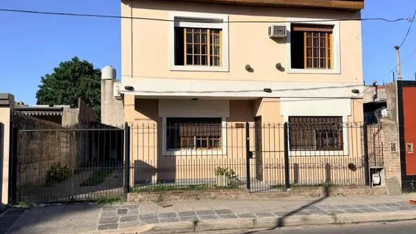 Casa en Int. Perez Quint 1400