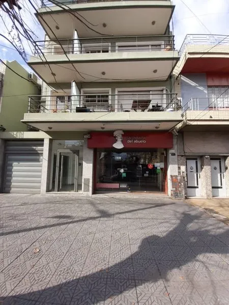 Local Comercial en AV VILLEGAS 100