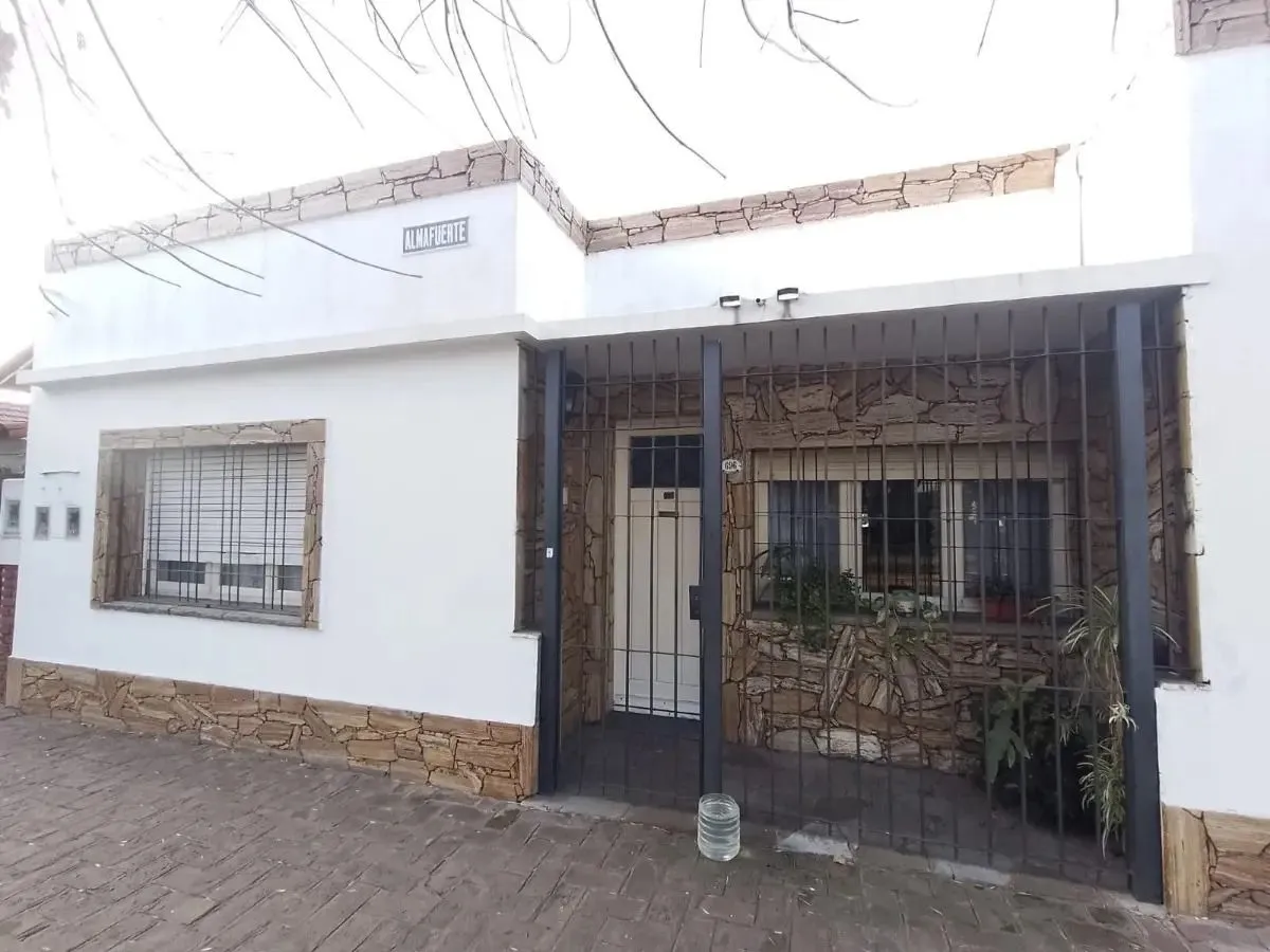 Casa en Almafuerte 696,