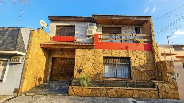Casa en PASAJE AYOLAS 200