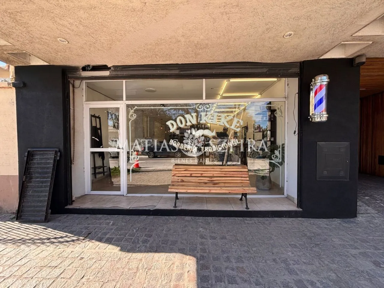 Local Comercial en hipolito Yrigoye 100