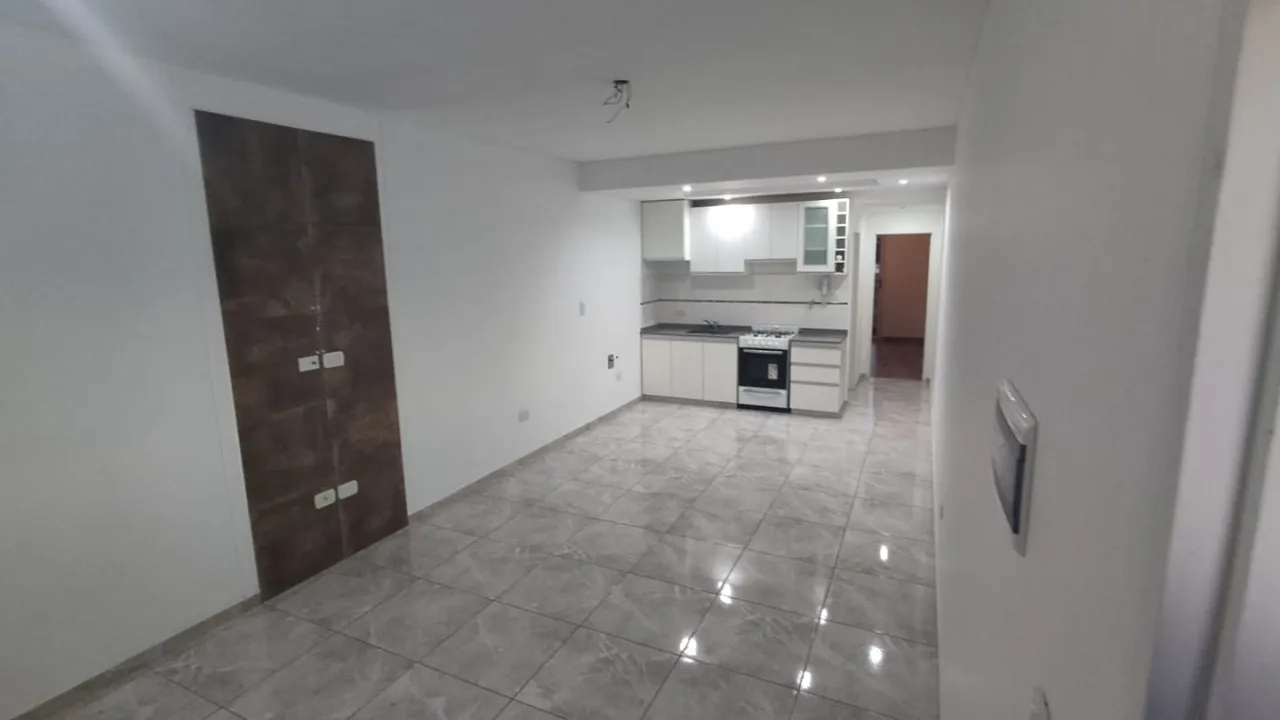 Departamento en De Elia 400