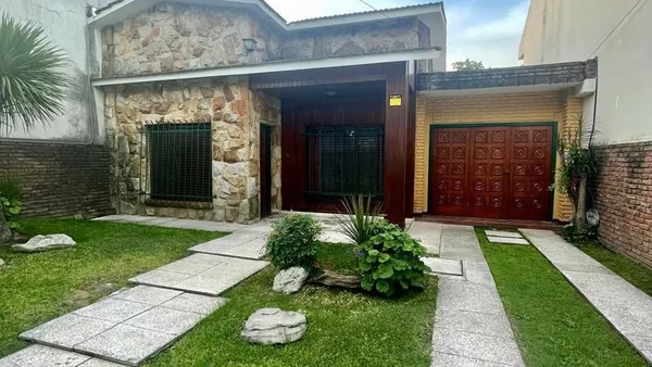 Casa en MONTES DE OCA 3400