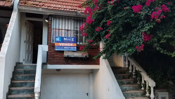 Casa en HERNANDEZ 200