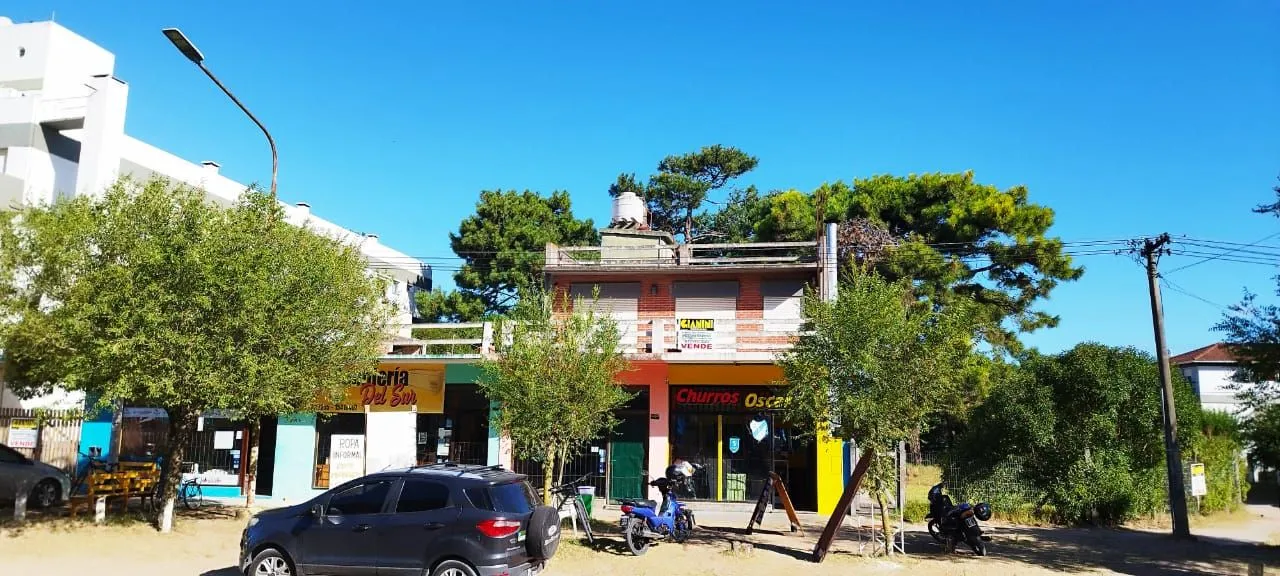Local Comercial en av 3 4300