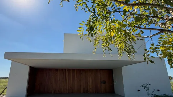 Casa en Av. Arturo Illia 100
