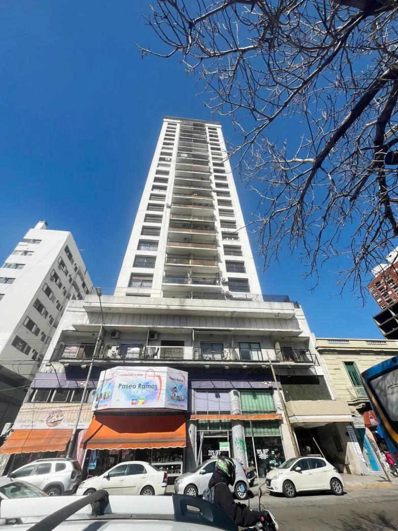 Departamento en Av. Rivadavia 13800