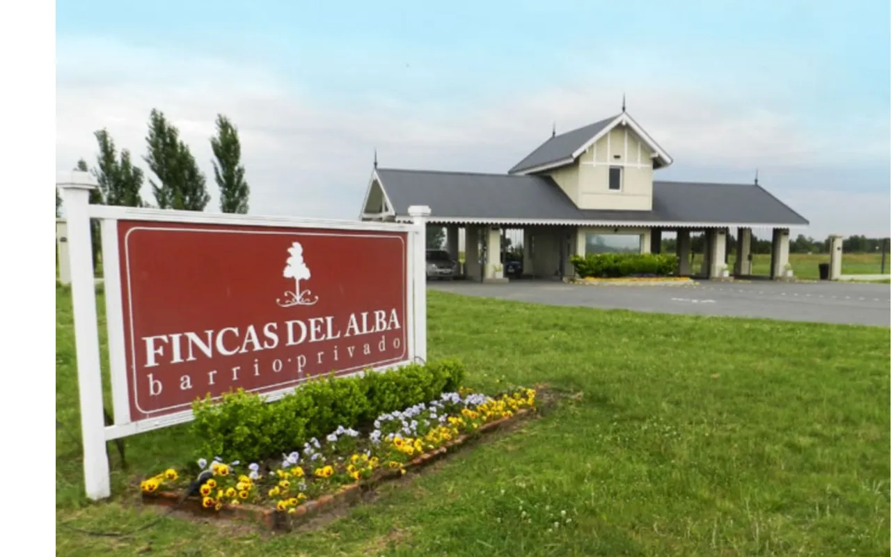 Lote en Av Mariano Caste 1800