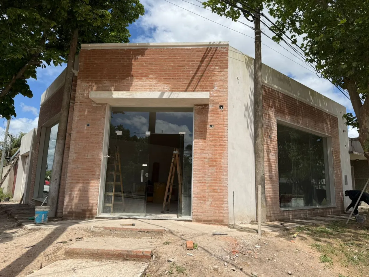 Local Comercial en Hipolito Yrigoye