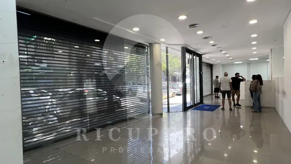 Local Comercial en MORENO 400