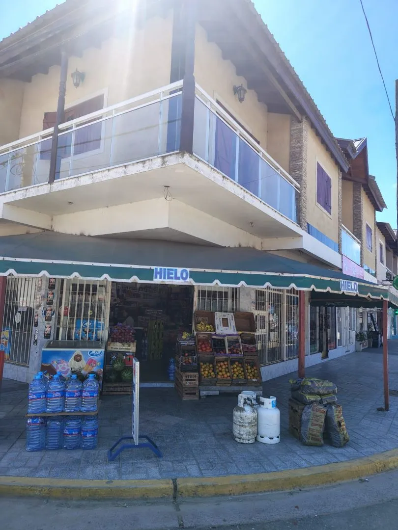 Local Comercial en AV. TUCUMAN 1410/00