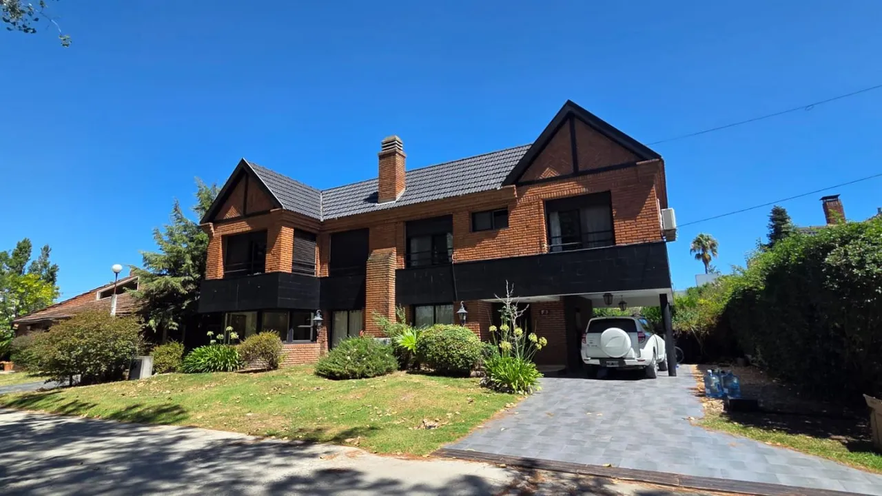 Casa en Sgto Cabral 4600