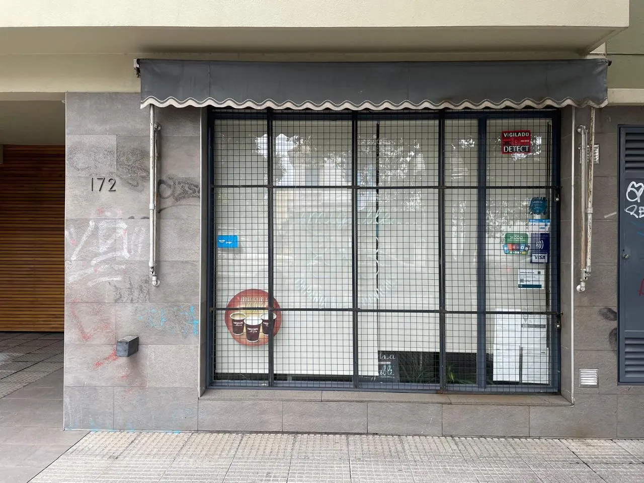 Local Comercial en Hipolito Yrigoye 100