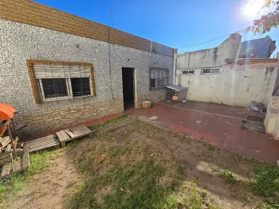 Casa en ALMIRANTE BROWN 1300