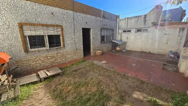 Casa en ALMIRANTE BROWN 1300