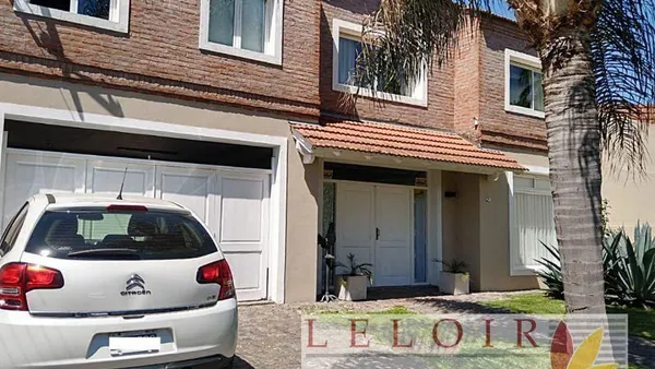 Casa en Leon Bloy 100