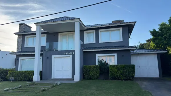 Casa en De Las Burriquet 2700