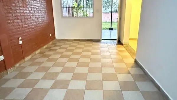 Casa en eva duarte 2200