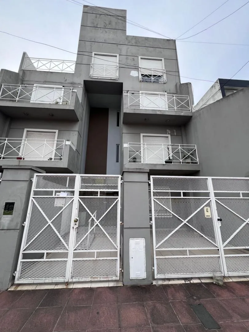 Departamento en CARLOS PELLEGRIN 100