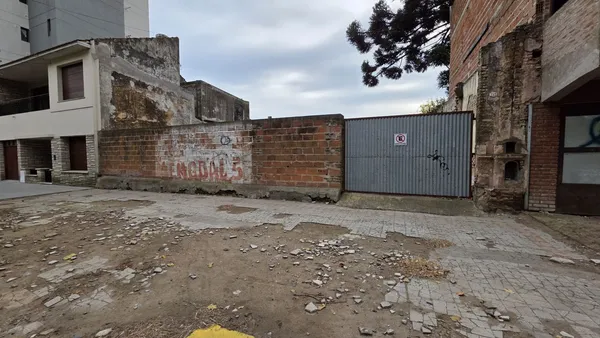 Lote en AV. FAVALORO