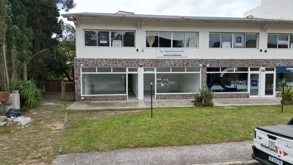 Local Comercial en RIVADAVIA